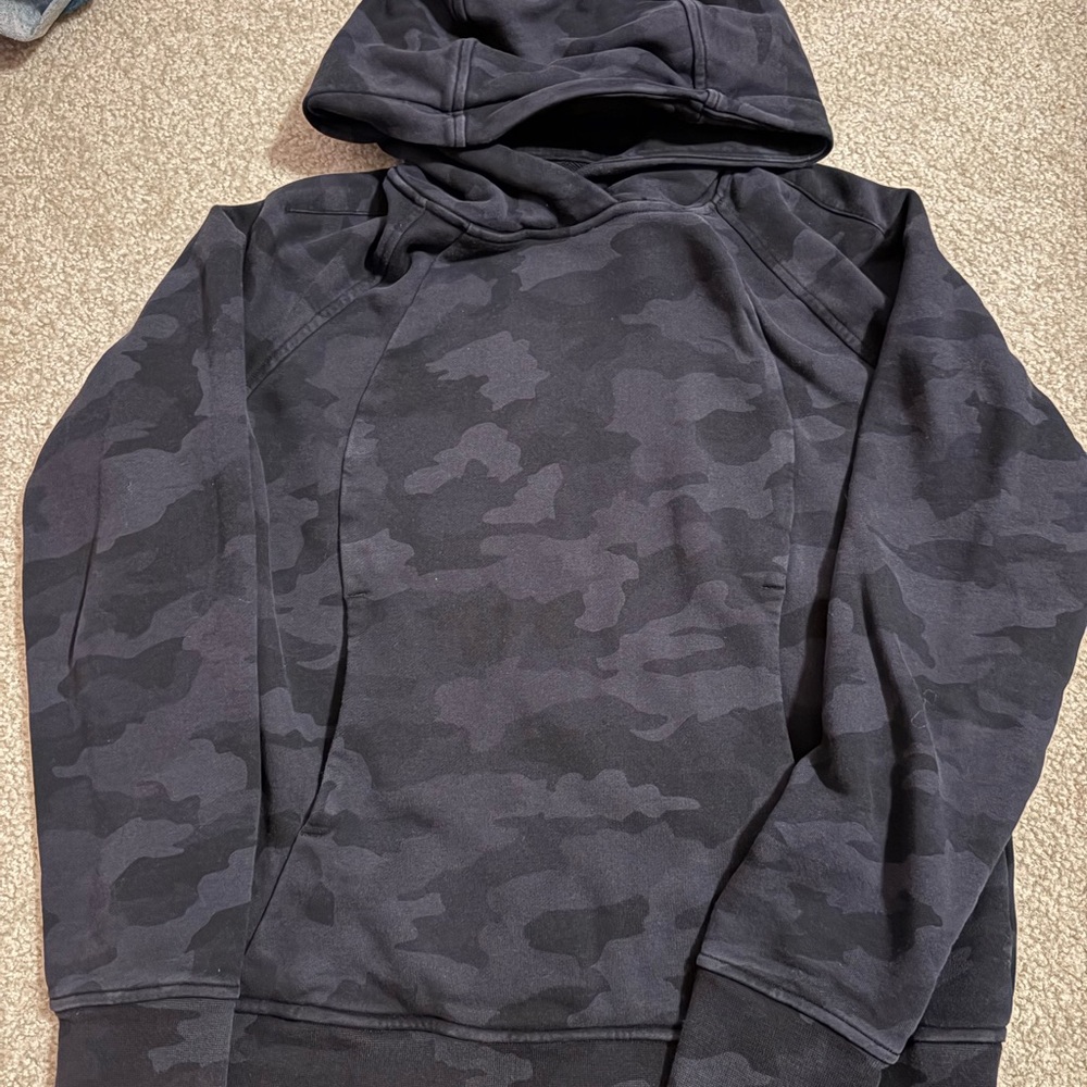 Lululemon scuba pullover hoodie, with pockets, and finger holes in the sleeve